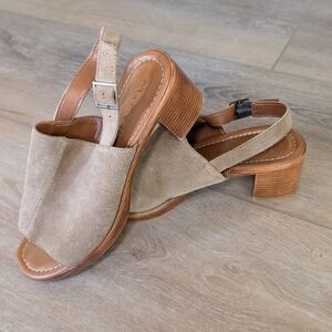 Women's Tan Suede Sandals